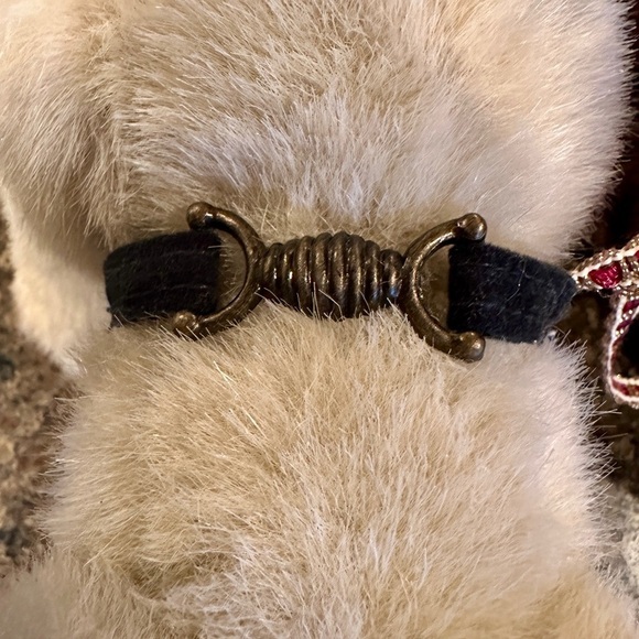 1998 BOYDS COLLECTION LTD. 16”PORCELAIN DOLL, LARA,WITH POLAR BEAR. ALL ORIGINAL - Picture 12 of 16